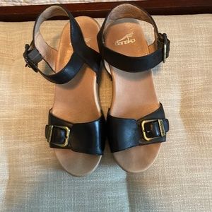 Dansko sandals size 39